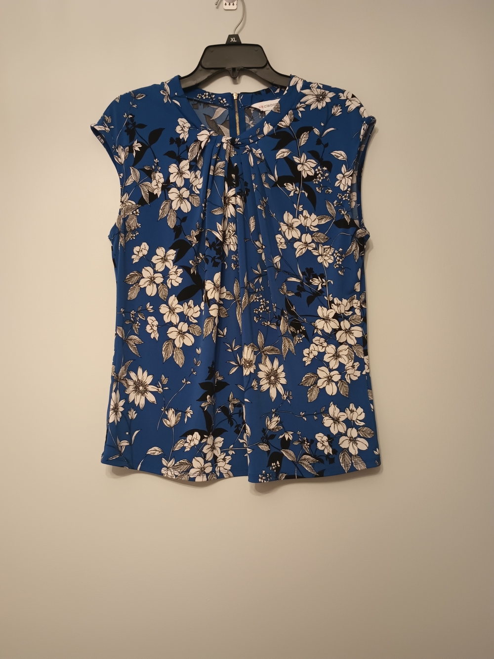 Liz Claiborne Blue Floral Pleated Sleeveless Blouse M